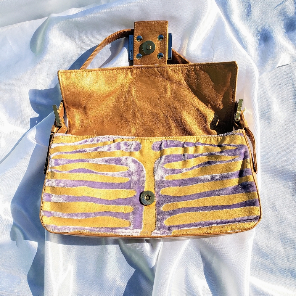 🦄SOLD FENDI ZEBRA PRINT VELVET BAGUETTE - Picture 8 of 14